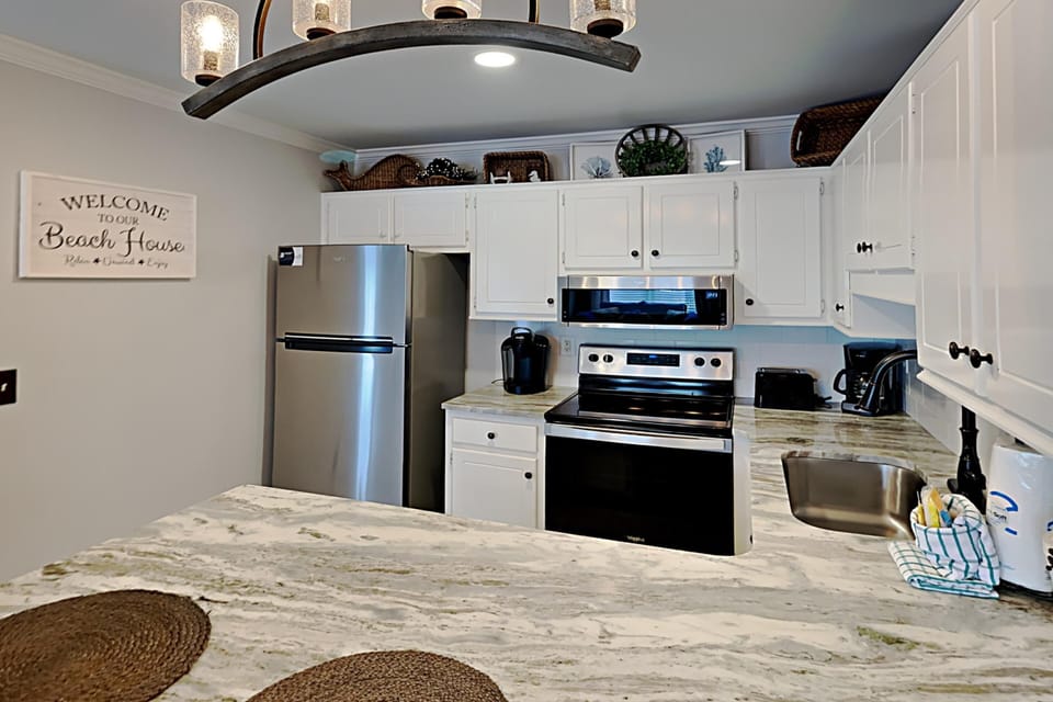 Condo, Multiple Beds, Patio (#E2) | Private kitchen | Fridge, microwave, oven, stovetop
