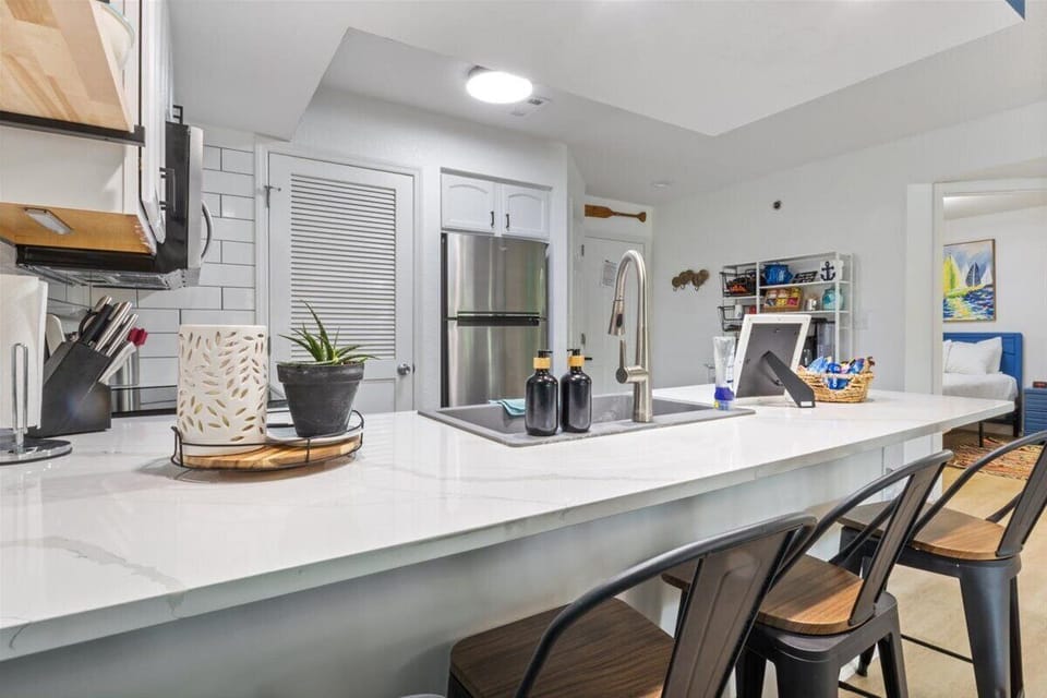Remodeled kitchen with quartz countertops, bar stools & a full stocked kitchen!