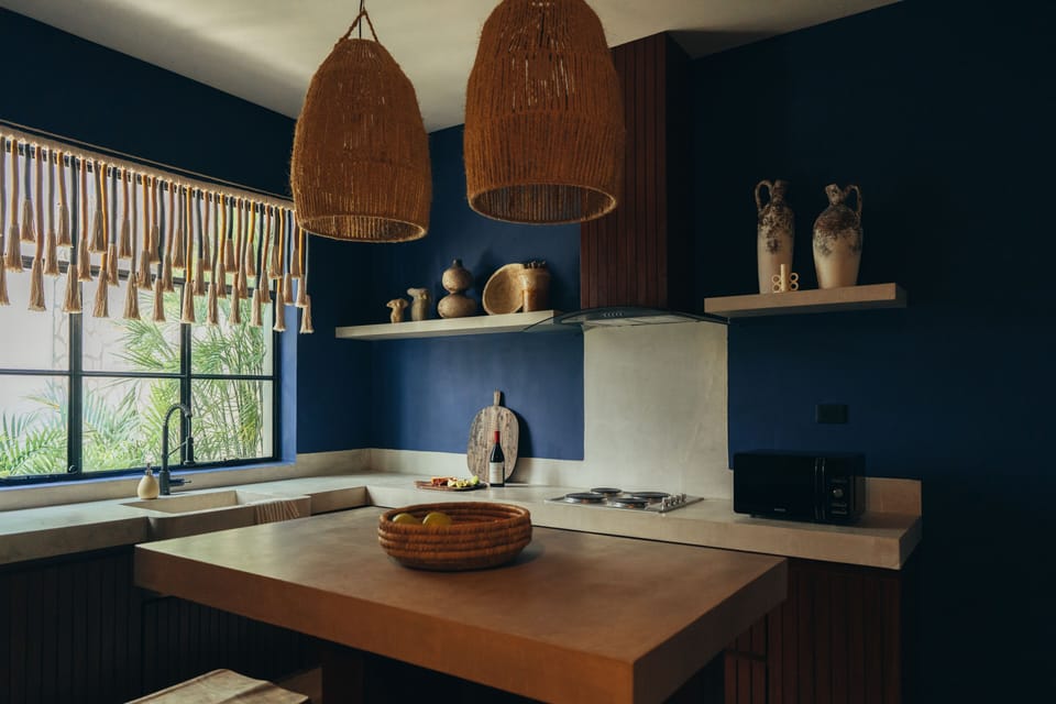 Deluxe Villa | Private kitchen | Blender, cookware/dishes/utensils, freezer, paper towels