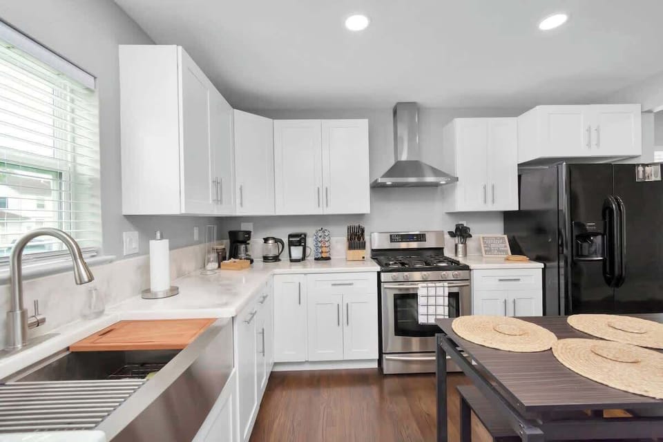 Open kitchen, stocked with plenty of essentials.
