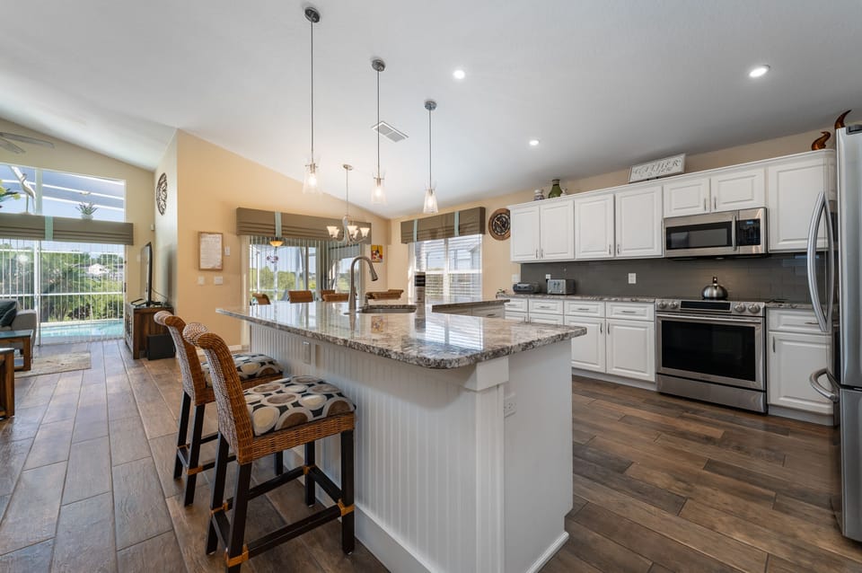 Spacious kitchen and dining room