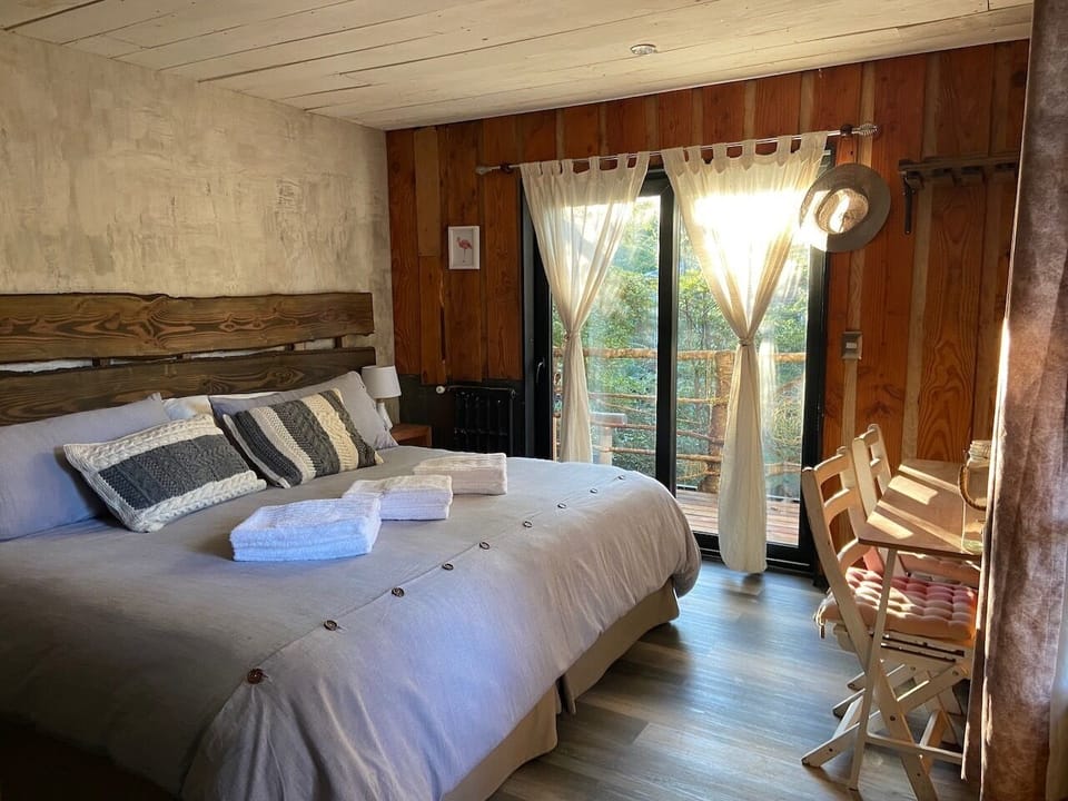 Design Triple Room | Individually decorated, iron/ironing board, free WiFi, bed sheets
