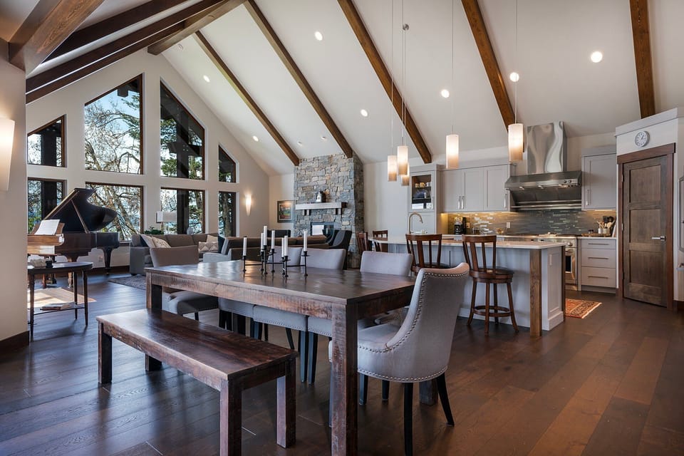 The formal dining table sits up to 8