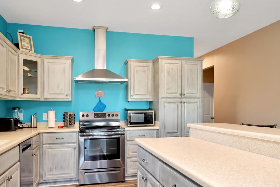 House, Multiple Beds (Dolphin Daze) | Private kitchen | Oven, toaster
