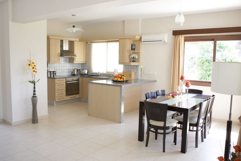 Villa, 3 Bedrooms, Private Pool, Garden View | Dining