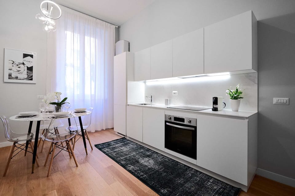 Basic Apartment, Multiple Beds | Private kitchen | Fridge, microwave, oven, stovetop