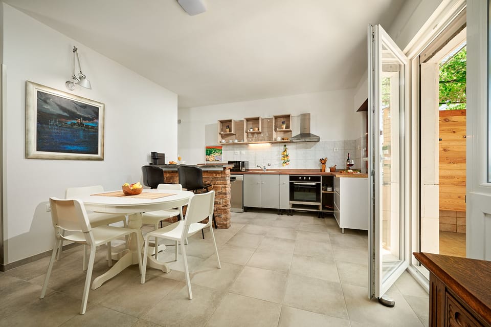 Comfort Villa | Private kitchen | Fridge, microwave, oven, stovetop