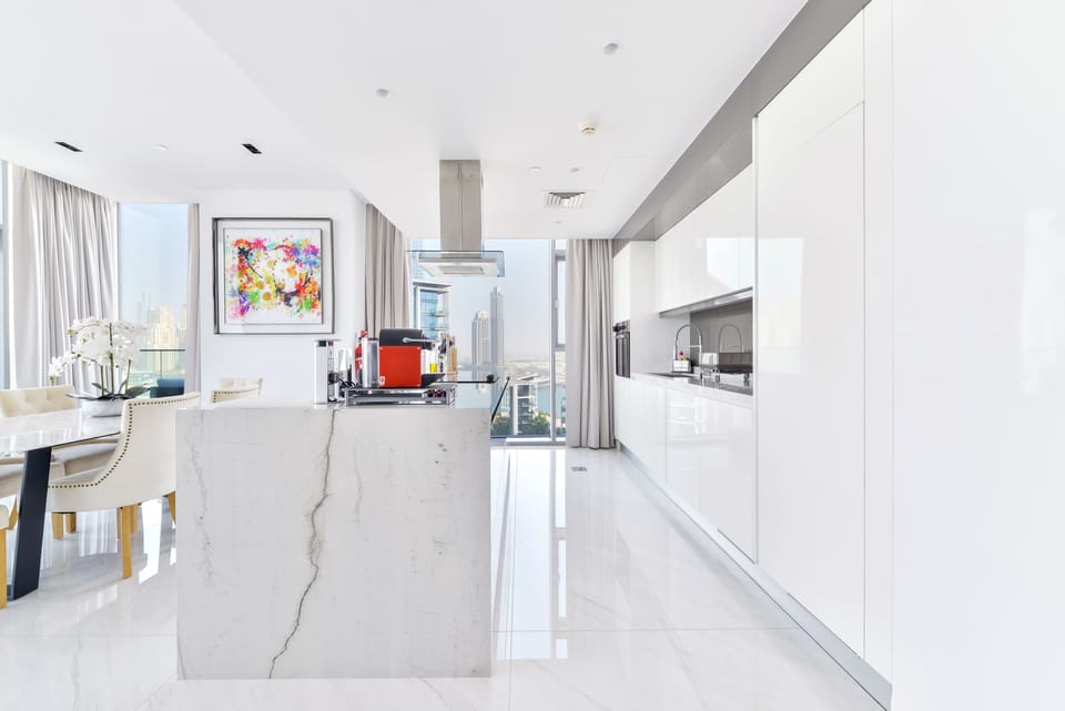 Panoramic Apartment, 3 Bedrooms, Balcony, Sea View | Private kitchen | Full-size fridge, microwave, oven, stovetop