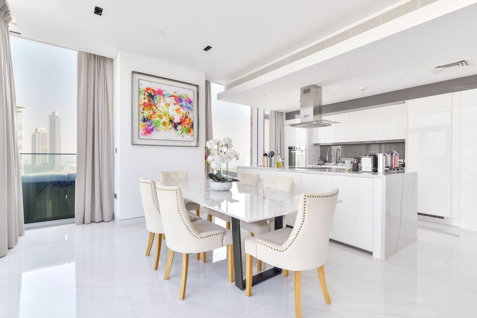 Panoramic Apartment, 3 Bedrooms, Balcony, Sea View | Dining room