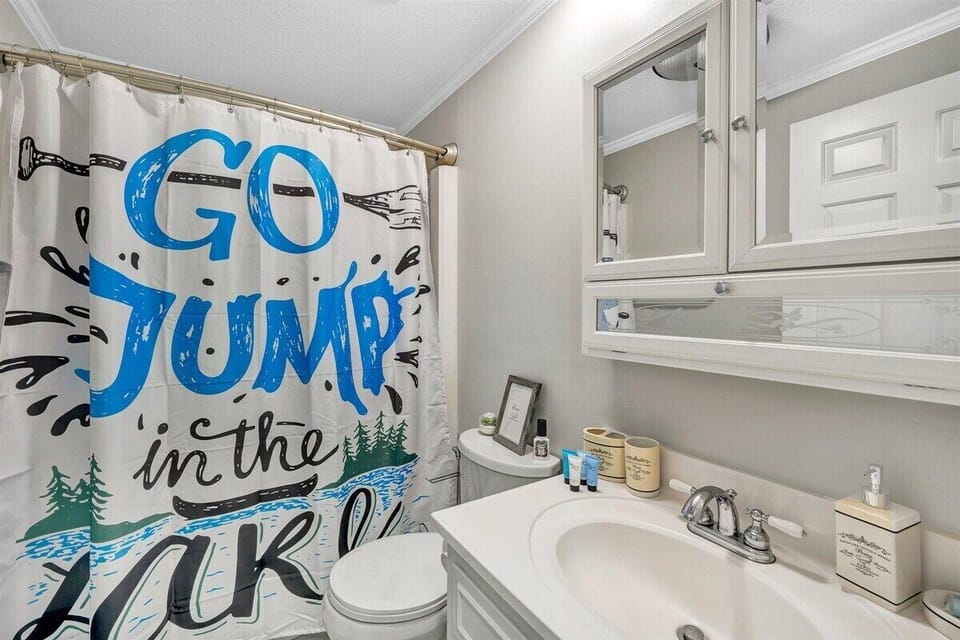 Upstairs bathroom 
