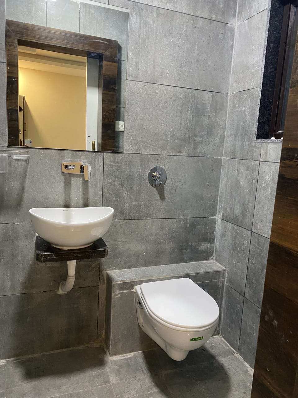 Premium Room | Bathroom | Shower