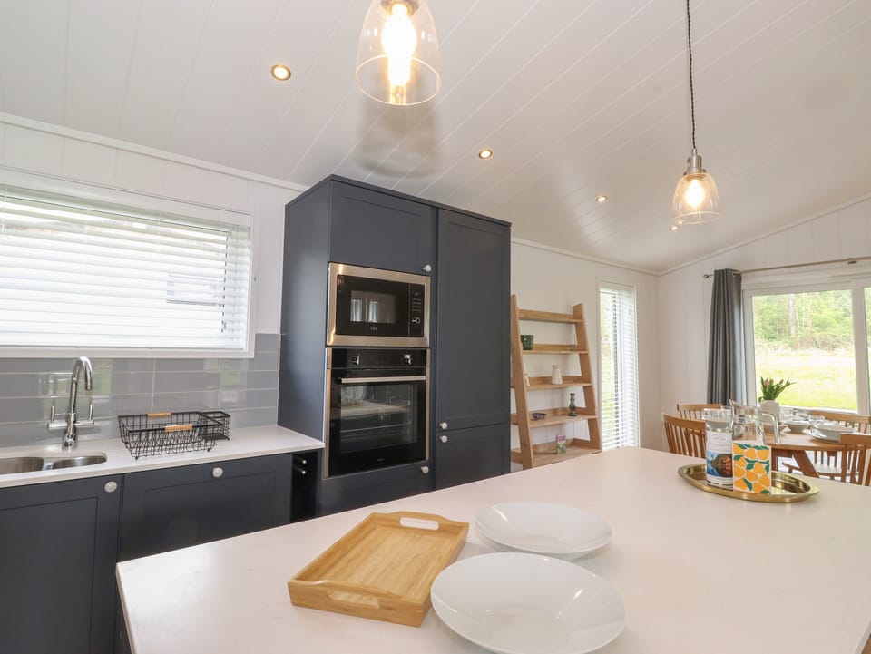 Cottage | Private kitchen | Fridge, dishwasher, electric kettle, toaster