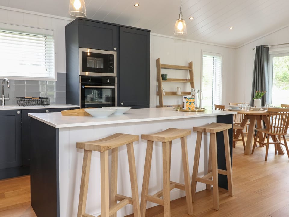 Cottage | Private kitchen | Fridge, dishwasher, electric kettle, toaster