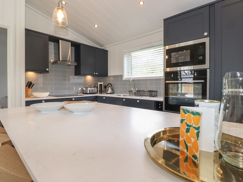 Cottage | Private kitchen | Fridge, dishwasher, electric kettle, toaster