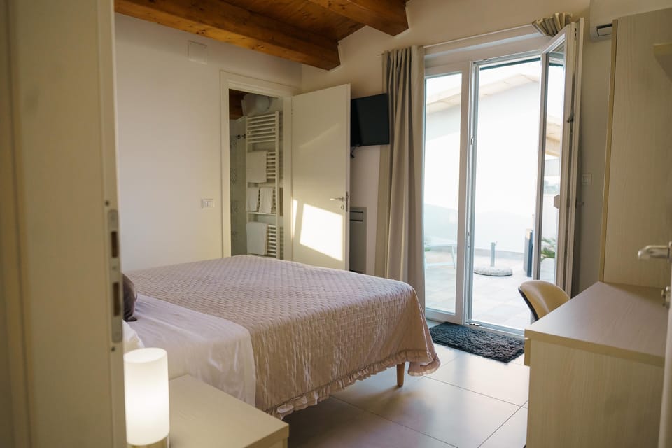 Room | 1 bedroom, desk, free WiFi