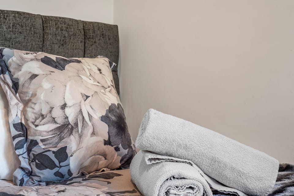 [Single bedroom]