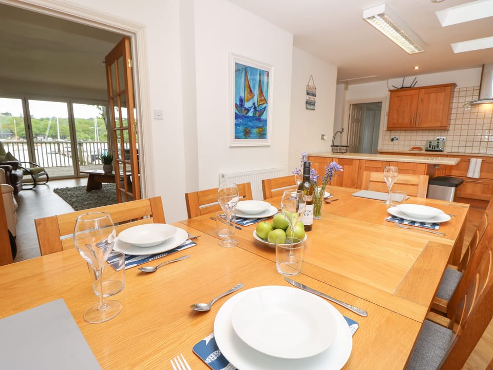 Cottage | Dining