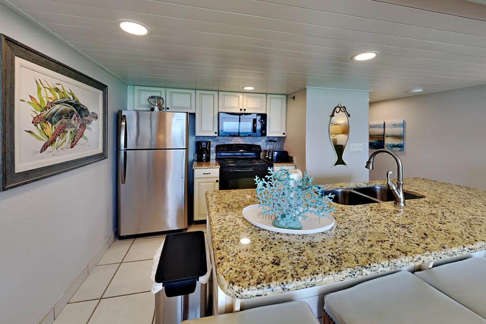 Condo, 1 King Bed with Sofa bed, Balcony, Ocean View (#1109) | Private kitchen | Fridge, microwave, oven, stovetop