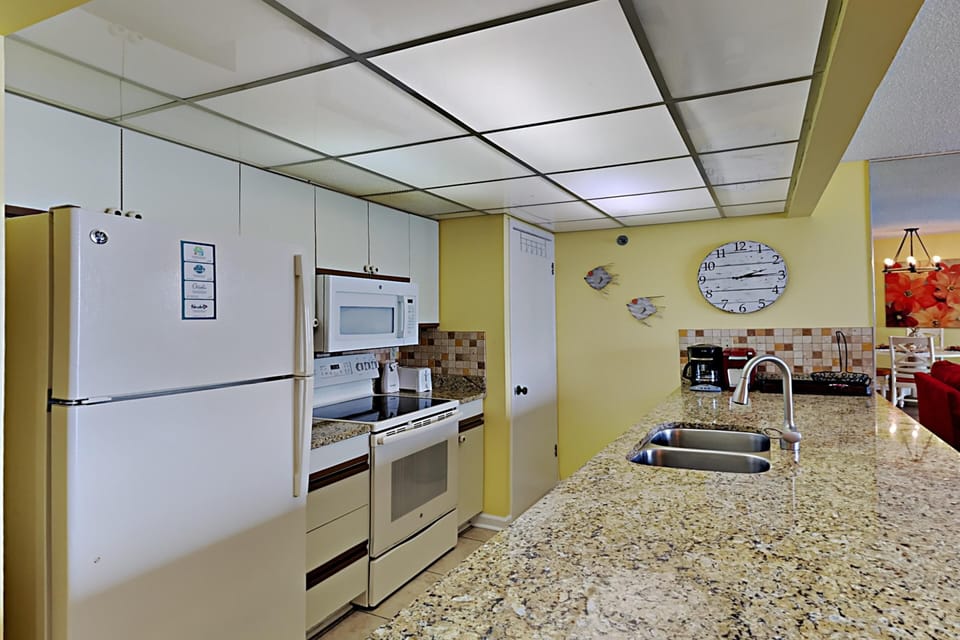 Condo, Multiple Beds, Balcony, Ocean View (#805) | Private kitchen | Fridge, microwave, oven, stovetop