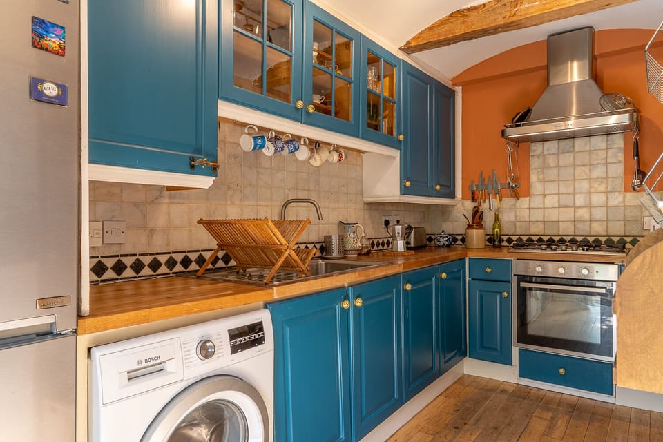 Fully equipped kitchen.