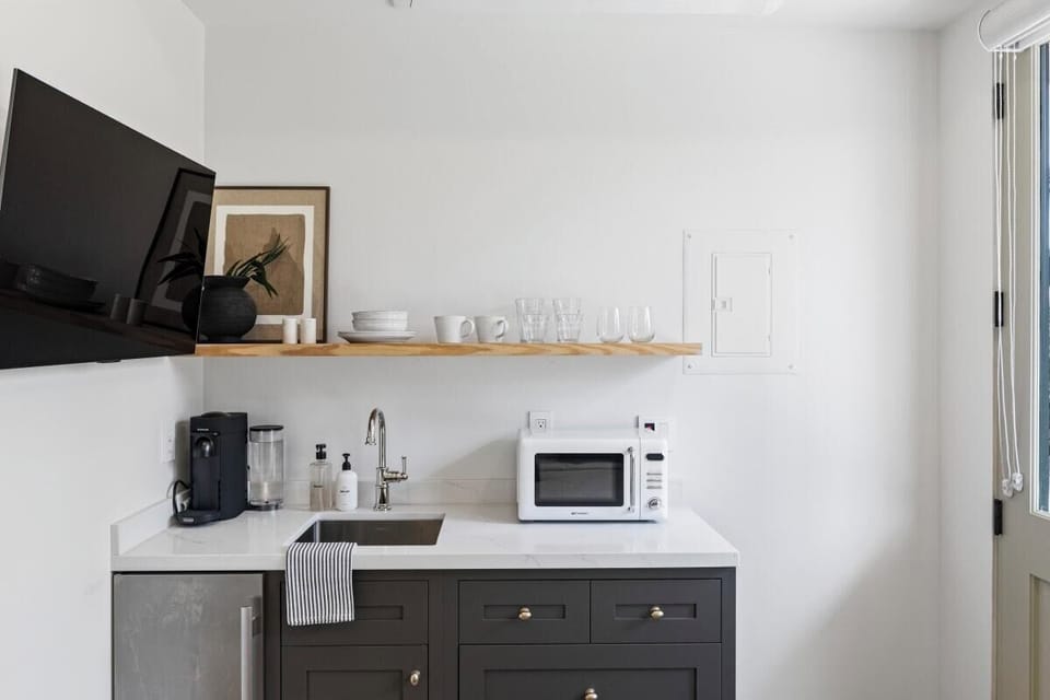 Kitchen Cabinet with sink, Microwave, Nespresso Coffee machine, TV and Tableware