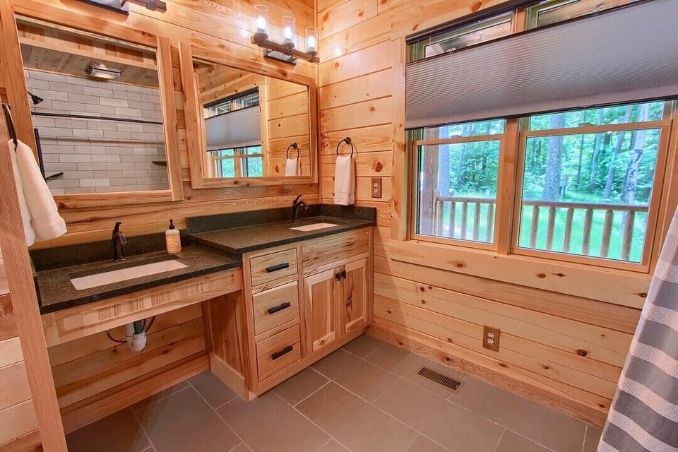 En-suite Master Bath