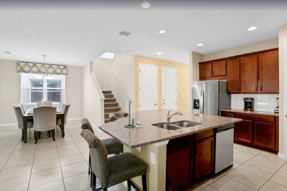 FullKitchen