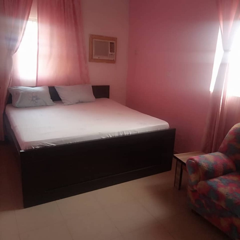 Deluxe Single Room, 1 King Bed | Desk, laptop workspace, free WiFi