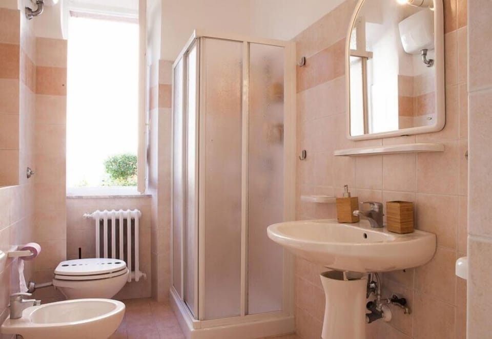 Economy Condo | Bathroom | Hair dryer, bidet, towels