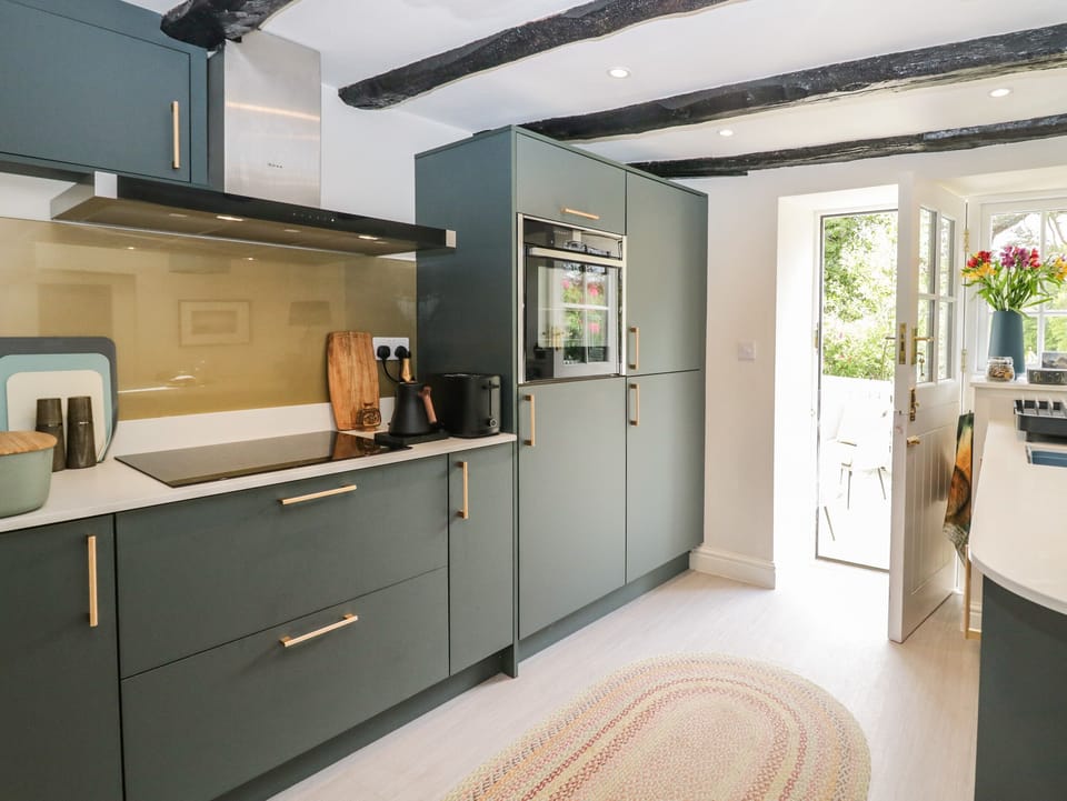 Cottage | Private kitchen | Fridge, dishwasher, electric kettle, toaster