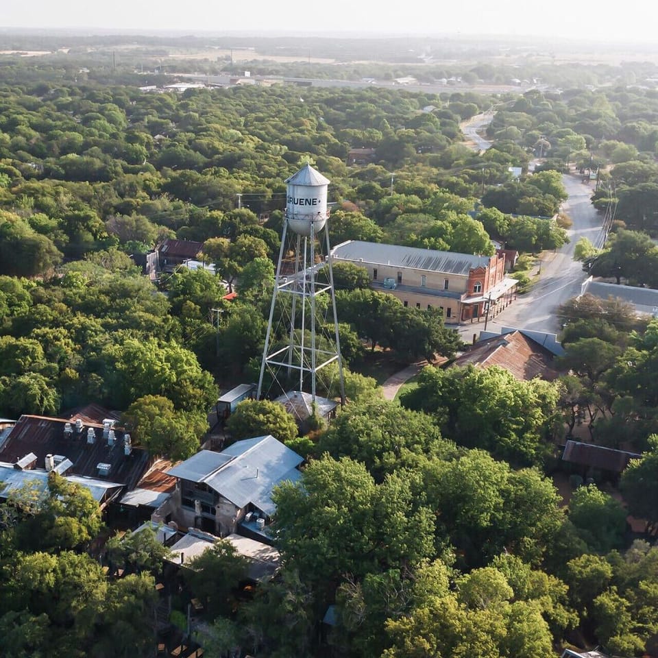 Walk to Gruene, Texas*Shopping, Dining, Music and More!!
