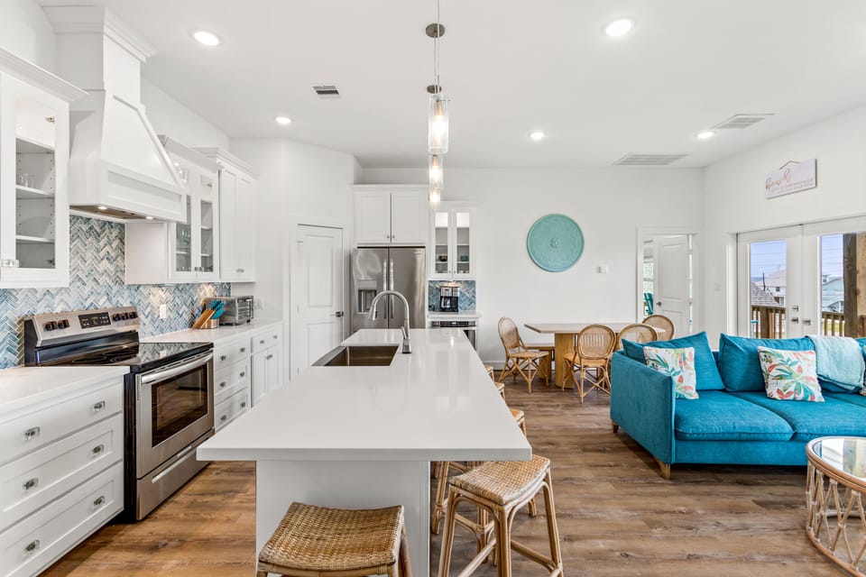 You’ll love the kitchen’s excellent lighting. 