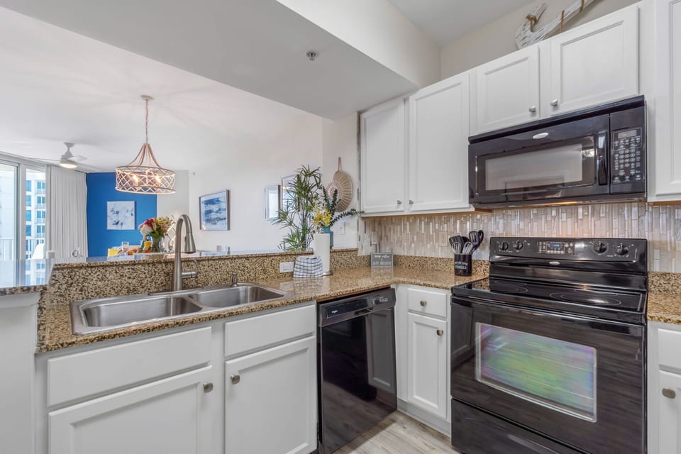 Beautiful updated kitchen, granite countertops