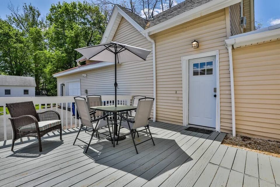 Outdoor Deck (1)