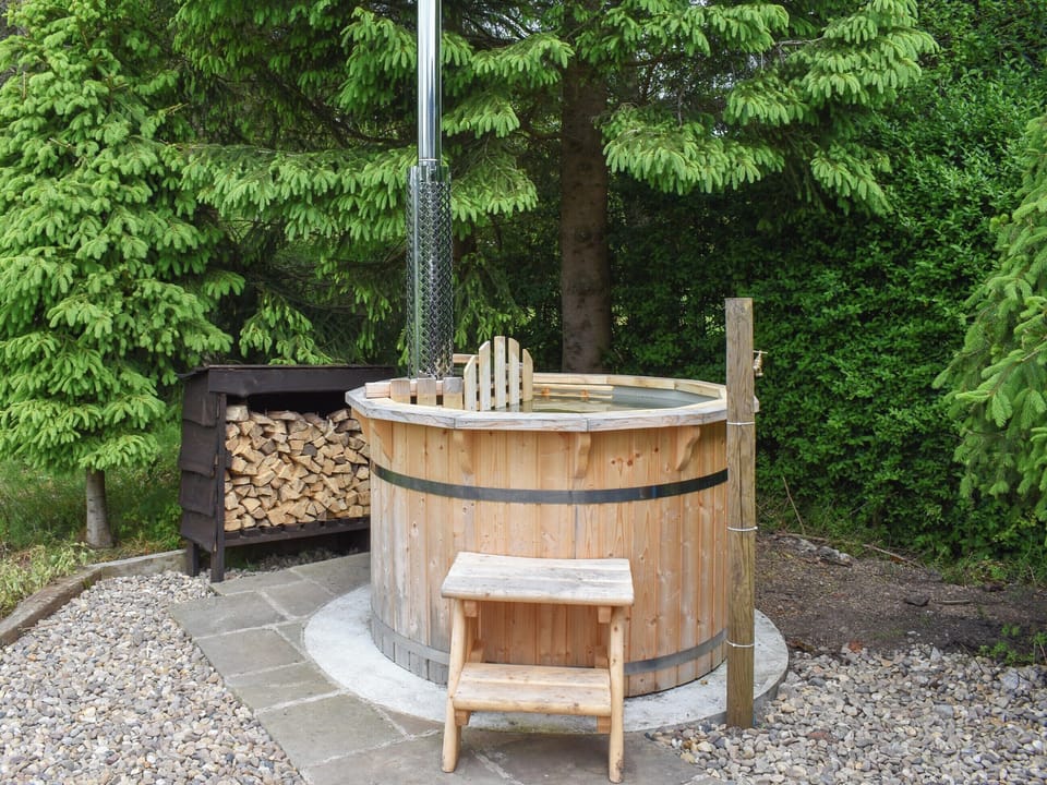 Hot tub | Spruce Shepherd&rsquo;s Hut, Wilmslow