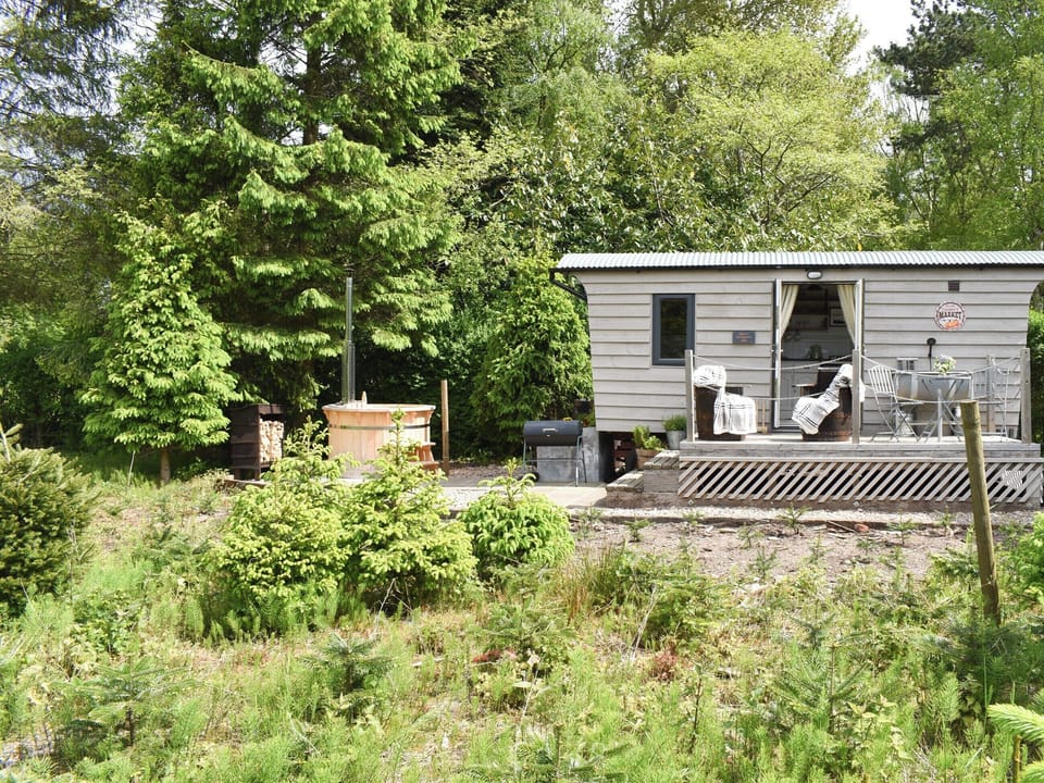 Exterior | Spruce Shepherd&rsquo;s Hut, Wilmslow