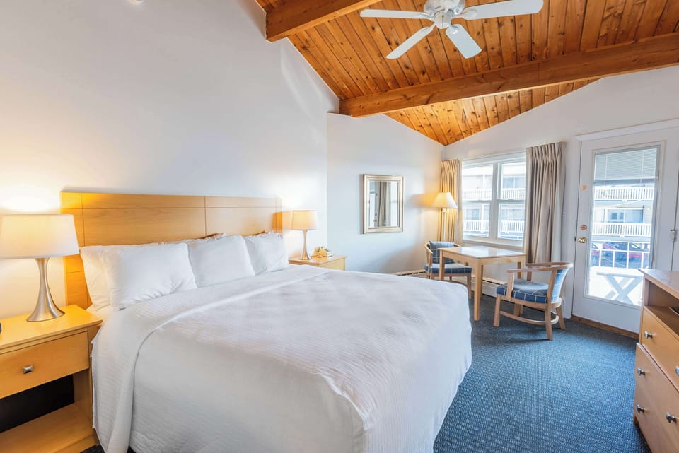 King Room | In-room safe, iron/ironing board, travel crib, free rollaway beds