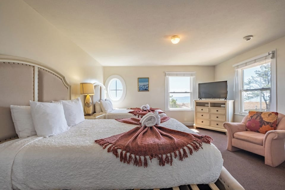 Premier Room | In-room safe, iron/ironing board, travel crib, free rollaway beds