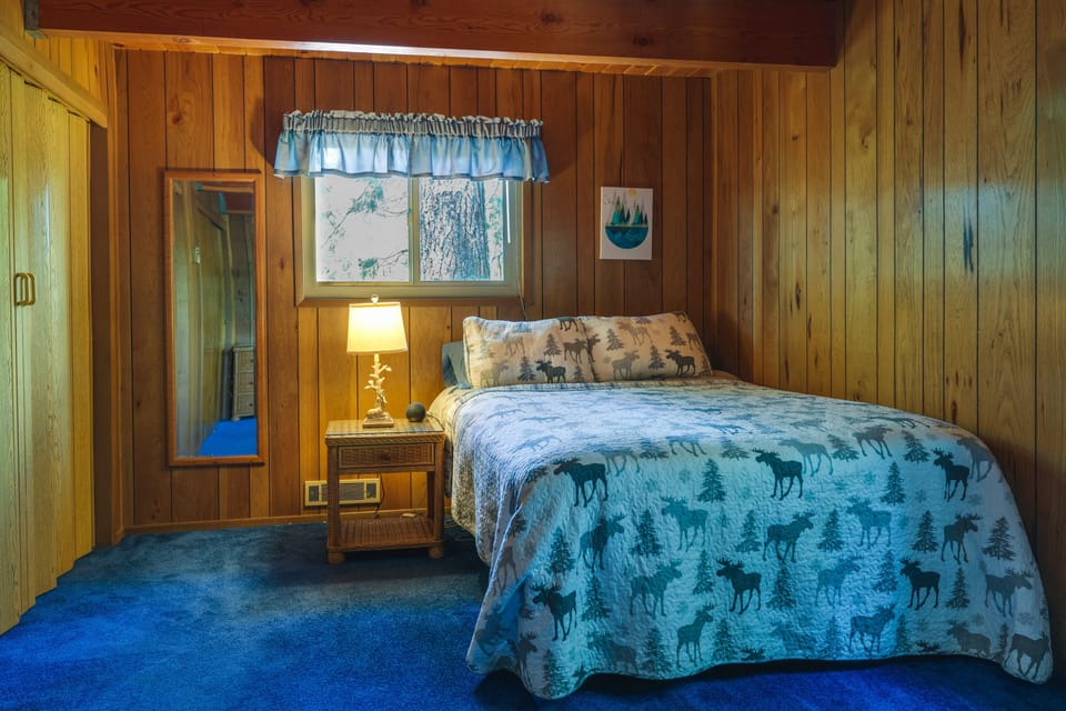 Bedroom 1 | 1st Floor | Queen Bed | Linens Provided