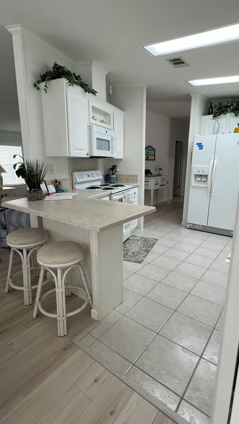 Eat-in kitchen with electric stove