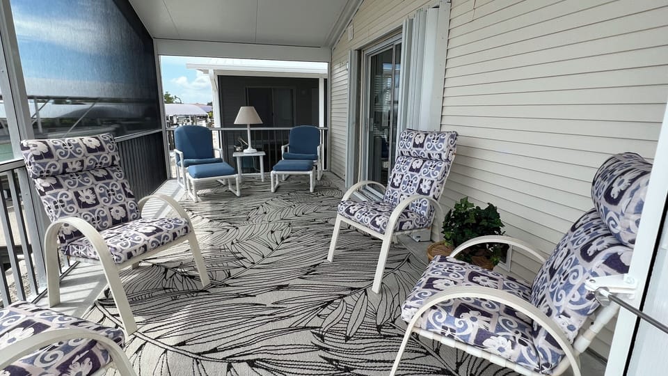 Screened patio area perfect for relaxing 