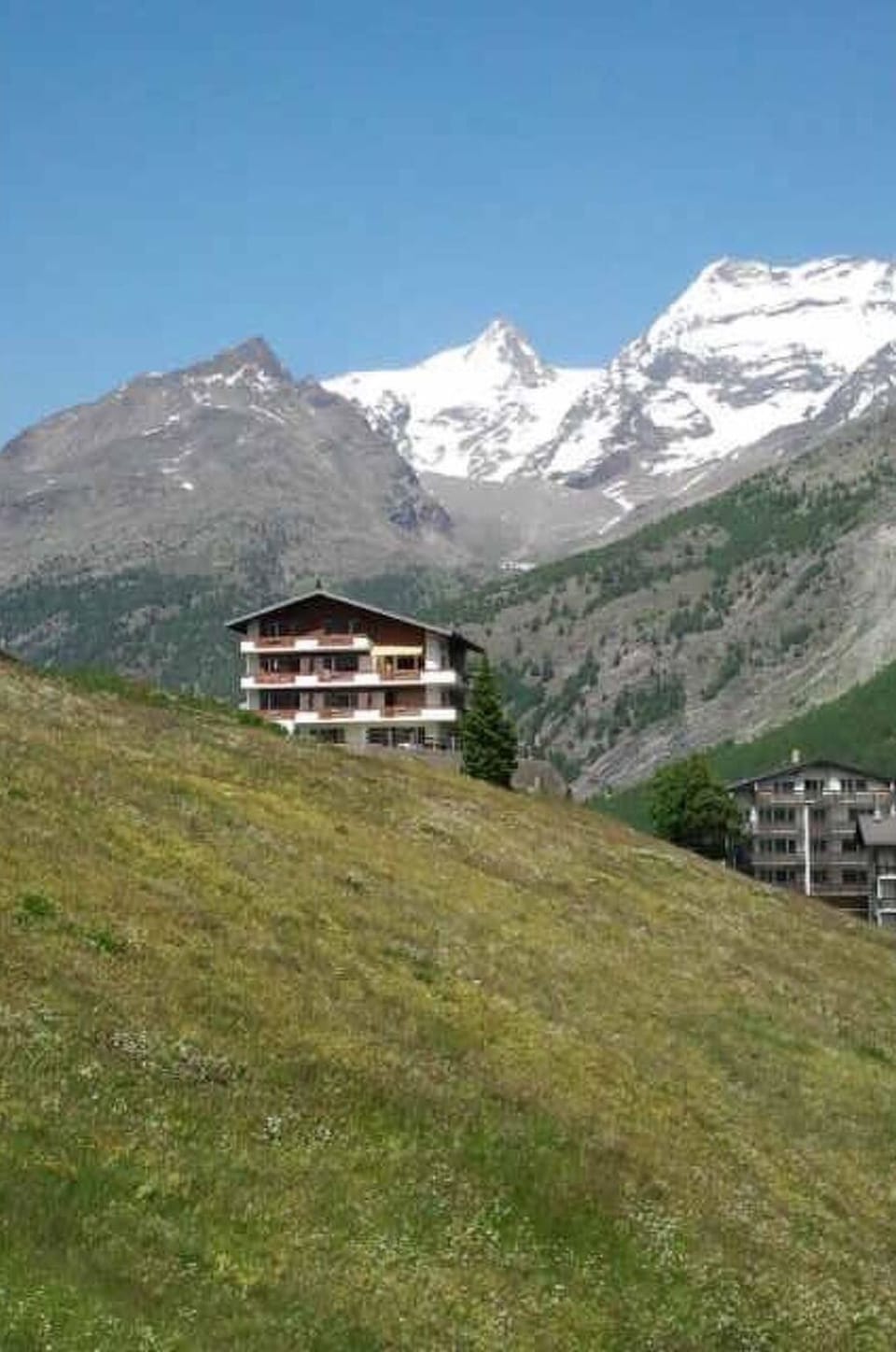 Sky, Mountain, Ecoregion, Natural Landscape, Snow, Slope, House, Landscape, Grassland, Rural Area