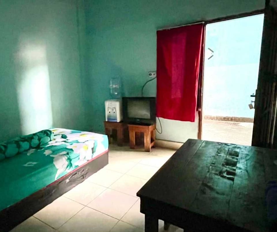 Deluxe Double Room | Laptop workspace, WiFi (free), bed sheets