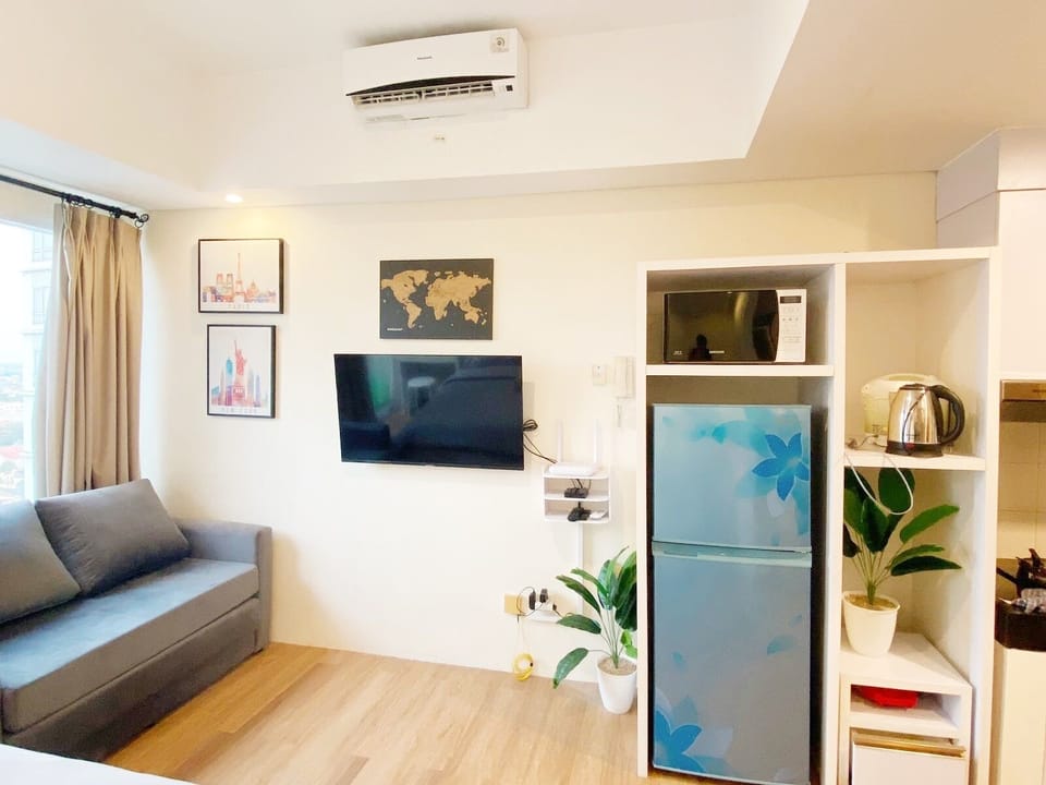 Individually decorated, desk, laptop workspace, free WiFi