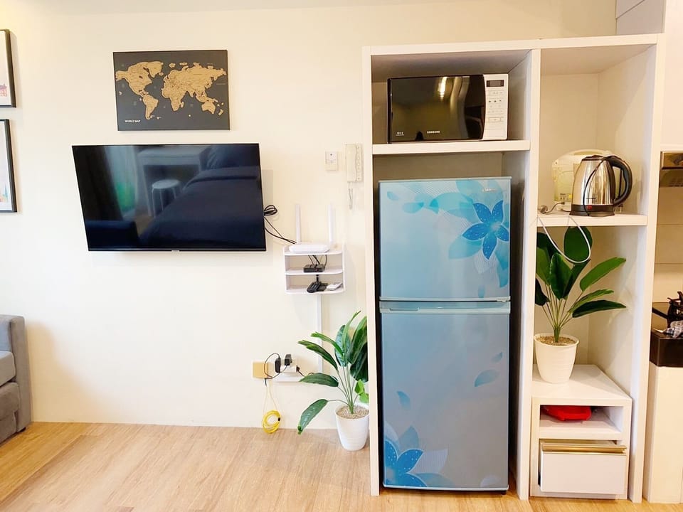 Family Studio | Individually decorated, desk, laptop workspace, free WiFi