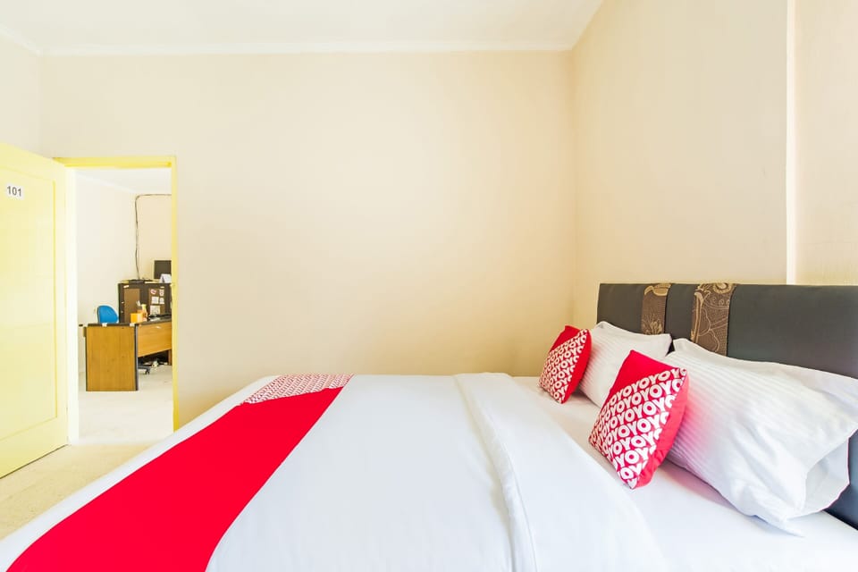 Standard Double Room | Laptop workspace, free WiFi, bed sheets
