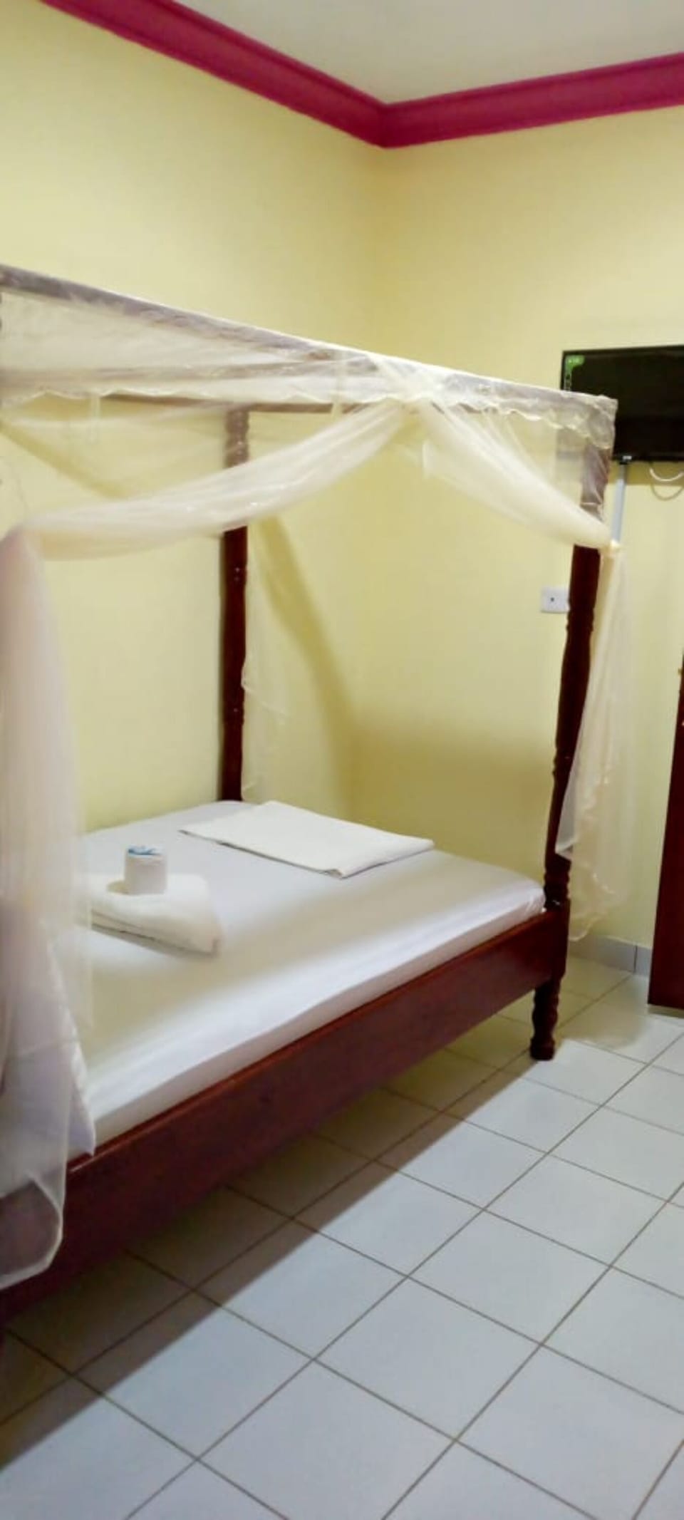 Free WiFi, bed sheets