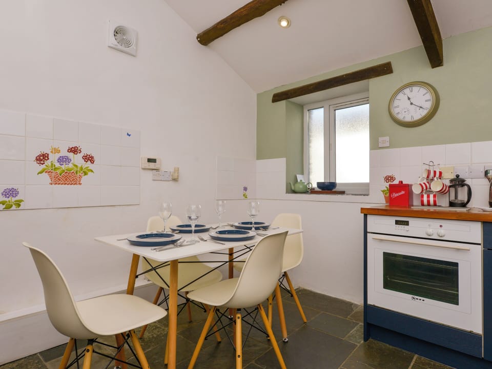 Cottage | Dining
