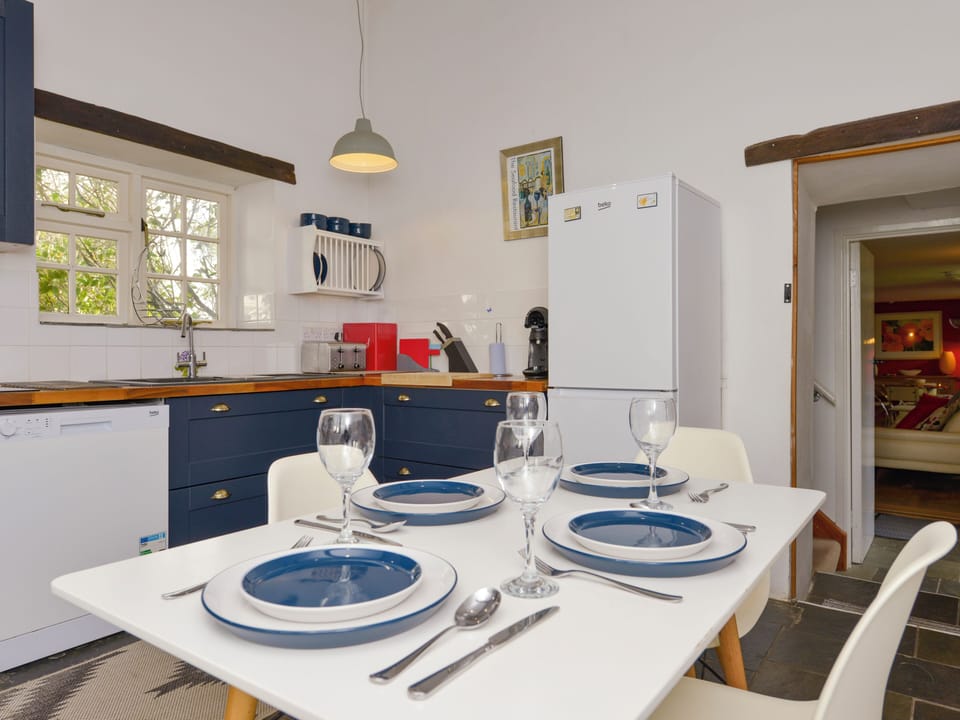 Cottage | Private kitchen | Fridge, dishwasher, electric kettle, toaster