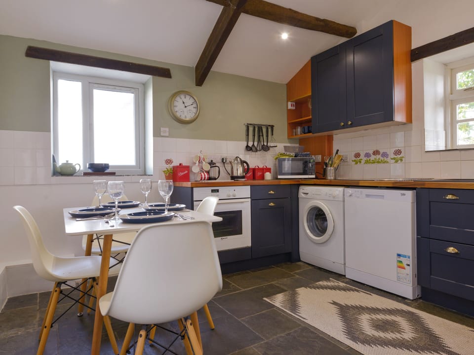 Cottage | Private kitchen | Fridge, dishwasher, electric kettle, toaster
